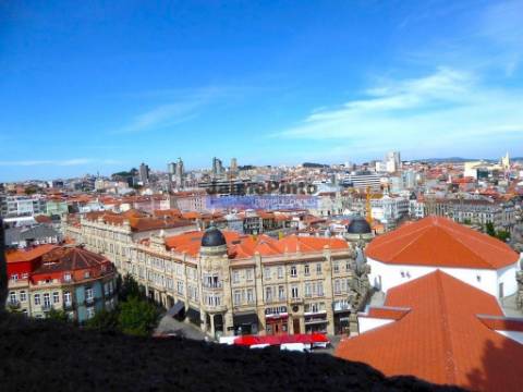 Edifício, Prédio devoluto para reabilitar, centro do Porto. Portugal, Baixa do Porto.