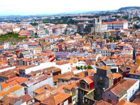Edifício, Prédio devoluto para reabilitar, centro do Porto. Portugal, Baixa do Porto.