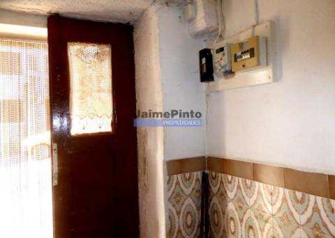 Casa antiga em Poiares, F. E. à Cinta. Portugal, Bragança, F. E. à Cinta, Poiares.