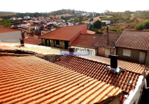 Casa, moradia V3, em Poiares, Douro Internacional, Portugal, Bragança, Freixo E. à Cinta.