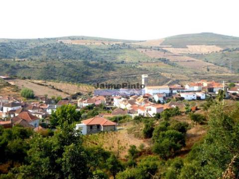 Casa, moradia V3, em Poiares, Douro Internacional, Portugal, Bragança, Freixo E. à Cinta.