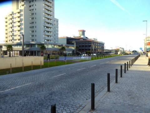 Terreno urbano c/ PIP aprovado p/ construção de Apartamentos, Comércio ou Serviços. Portugal, Espinho.
