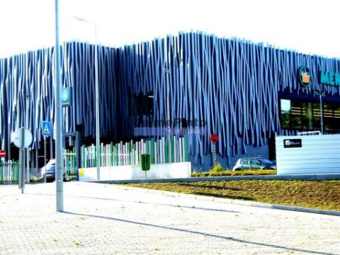 Terreno urbano c/ PIP aprovado p/ construção de Apartamentos, Comércio ou Serviços. Portugal, Espinho.