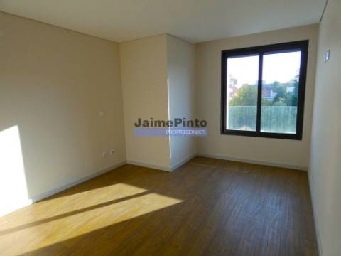 Apartamento T3 moderno, novo, em zona elegante. Portugal, Porto.