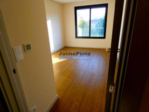 Apartamento T3 moderno, novo, em zona elegante. Portugal, Porto.