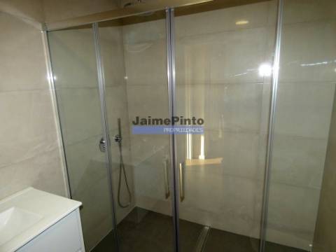 Apartamento T3 moderno, novo, em zona elegante. Portugal, Porto.