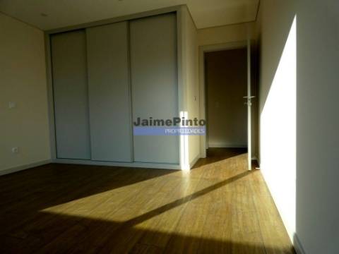 Apartamento T3 moderno, novo, em zona elegante. Portugal, Porto.