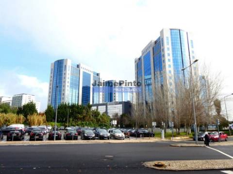 Apartamento excecional, último piso, T3 + 1. Portugal, Lisboa, São Domingos de Benfica.