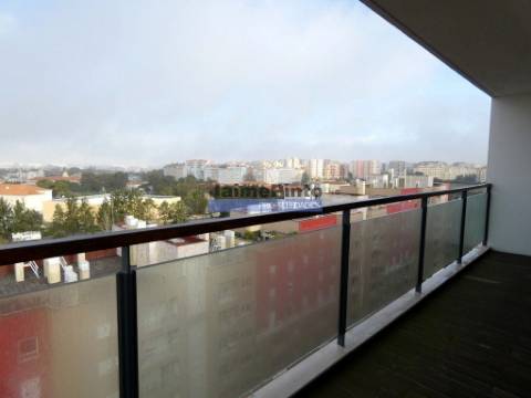 Apartamento excecional, último piso, T3 + 1. Portugal, Lisboa, São Domingos de Benfica.