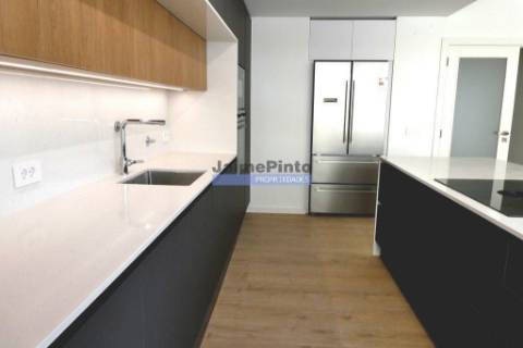 Apartamento de luxo, 3 suites, com terraço. Portugal, Lisboa, Cascais.