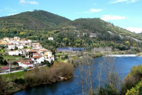 Casa em Ruína, com 3.600m2 terreno agrícola, S. Pedro de Alva. Portugal, Coimbra, Penacova.