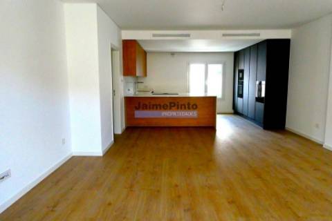 Apartamento T3 moderno, próximo de Mar e Praia. Portugal, Lisboa, ESTORIL.