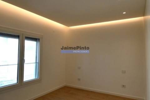 Apartamento T3 moderno, próximo de Mar e Praia. Portugal, Lisboa, ESTORIL.