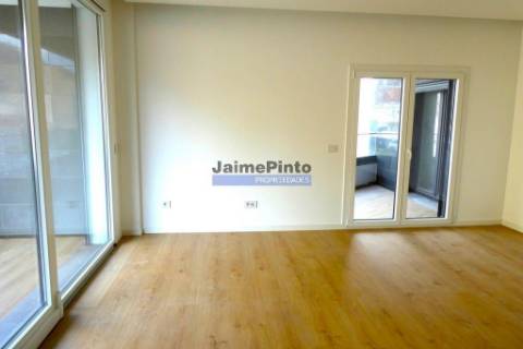 Apartamento T3 moderno, próximo de Mar e Praia. Portugal, Lisboa, ESTORIL.