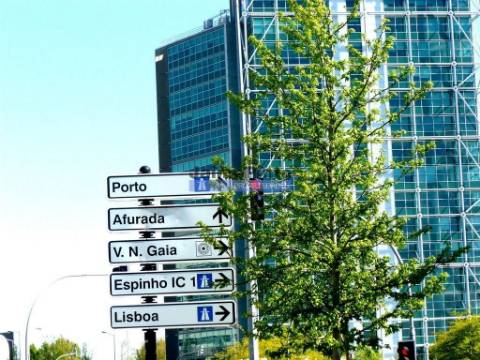Escritório, arrenda-se, piso elevado. Portugal, Porto, Vila Nova de Gaia.