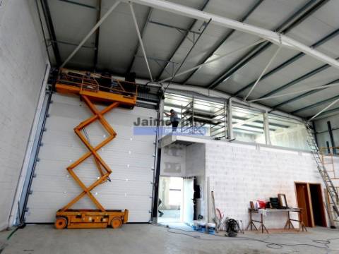 Armazém Industrial 800m2, com escritório. Portugal, Trofa.