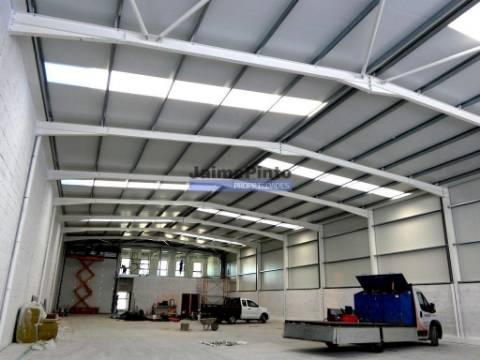 Armazém Industrial 800m2, com escritório. Portugal, Trofa.