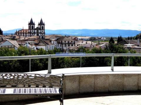 Ruína e terreno para construção de edifício de R/chão e 3 pisos, TURISMO. Portugal, VILA FLOR.