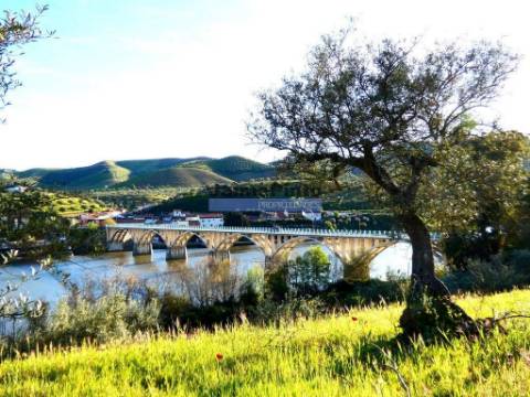 200.000m2 Propriedade com Olival, em Barca DAlva. Portugal, Guarda, Figueira de Castelo Rodrigo.