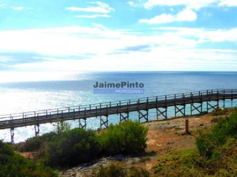 Terreno Urbano para Apartamentos e Hotel. Portugal, Portimão, Algarve.