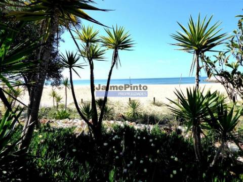 Terreno Urbano para Apartamentos e Hotel. Portugal, Portimão, Algarve.