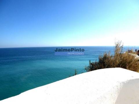 Terreno Urbano para Apartamentos e Hotel. Portugal, Portimão, Algarve.