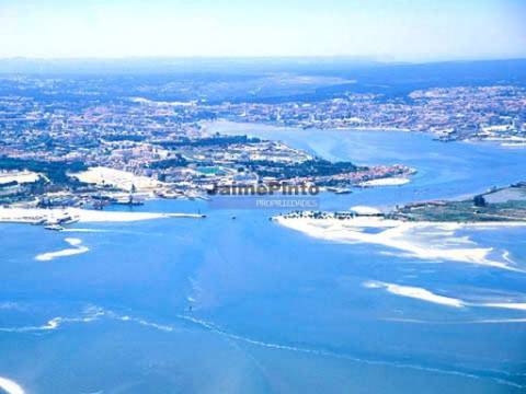 Terreno Urbano 12ha, p/ 210 habitações, p/ equipamentos, comércio, serviços. Portugal, Margem Sul de Lisboa.