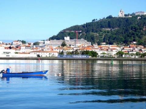 Prédio, Edifício antigo, habitável, com nobreza. Portugal, V. Castelo, Minho.