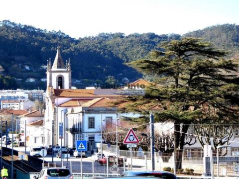 Prédio, Edifício antigo, habitável, com nobreza. Portugal, V. Castelo, Minho.