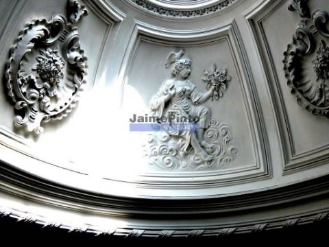 Prédio, Edifício antigo, habitável, com nobreza. Portugal, V. Castelo, Minho.