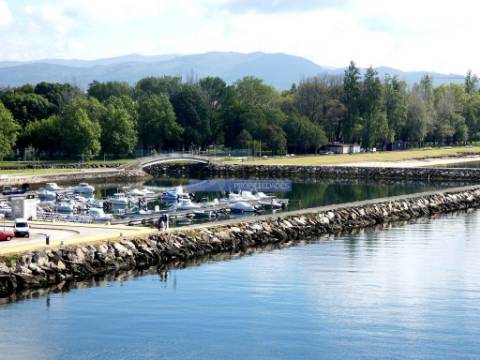 Prédio, Edifício antigo, habitável, com nobreza. Portugal, V. Castelo, Minho.