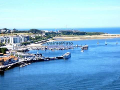 Terreno Urbano para edificação de edifícios de Apartamentos. Portugal, Porto, V. N. de Gaia.