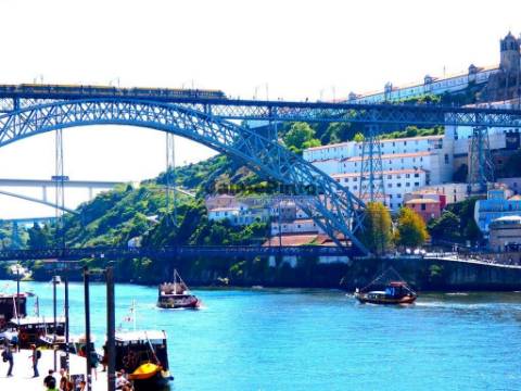 Terreno Urbano para edificação de edifícios de Apartamentos. Portugal, Porto, V. N. de Gaia.