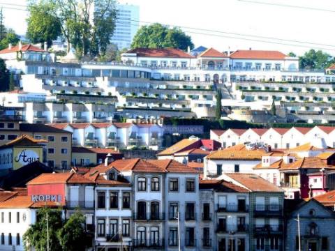 Terreno Urbano para edificação de edifícios de Apartamentos. Portugal, Porto, V. N. de Gaia.