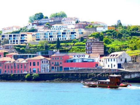 Terreno Urbano para edificação de edifícios de Apartamentos. Portugal, Porto, V. N. de Gaia.