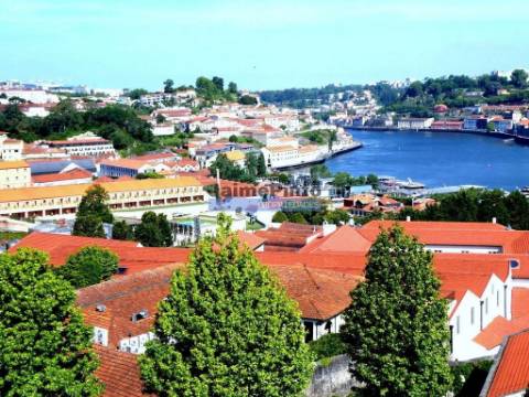 Terreno Urbano para edificação de edifícios de Apartamentos. Portugal, Porto, V. N. de Gaia.