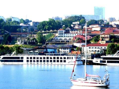 Terreno Urbano para edificação de edifícios de Apartamentos. Portugal, Porto, V. N. de Gaia.