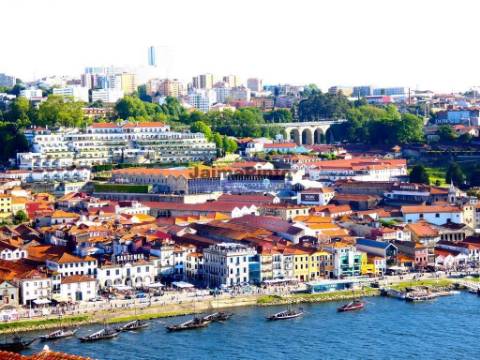 Terreno Urbano para edificação de edifícios de Apartamentos. Portugal, Porto, V. N. de Gaia.