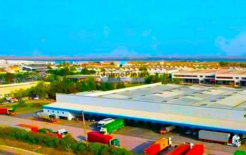 ARMAZÉM arrenda-se em Parque de Negócios. Portugal, Lisboa, Alverca.