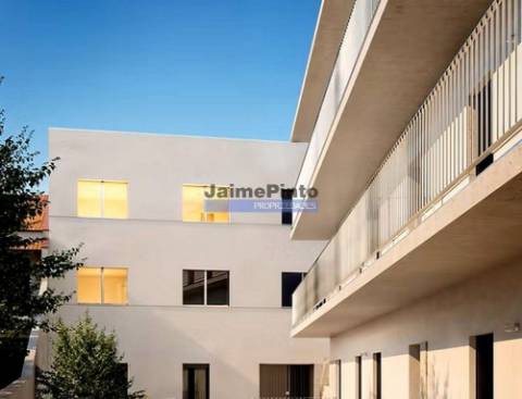 Apartamento T2, área de 70m2 + 20m2, em construção. Portugal, Campanhã, Porto.