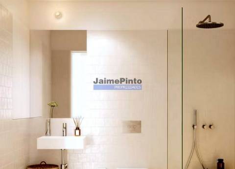 Apartamento T2, área de 70m2 + 20m2, em construção. Portugal, Campanhã, Porto.