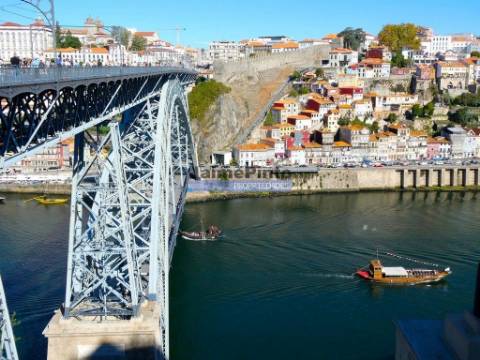 Apartamento T0, em construção, central, em piso elevado. Portugal, Porto.
