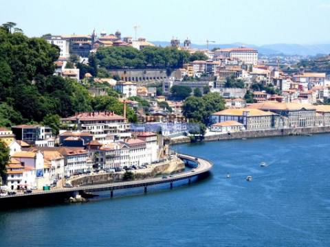 Apartamento T0, em construção, central, em piso elevado. Portugal, Porto.