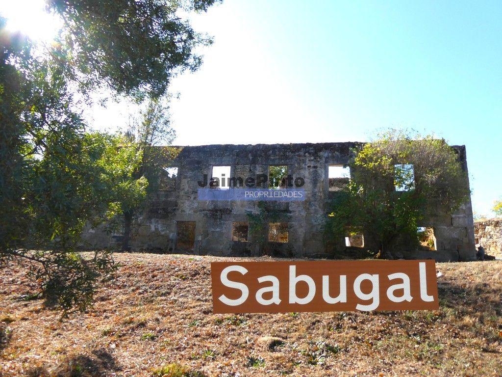 Ruína, ex-casa, 161m2, para restauro, Sabugal, Cró. Portugal, Guarda, Sabugal.