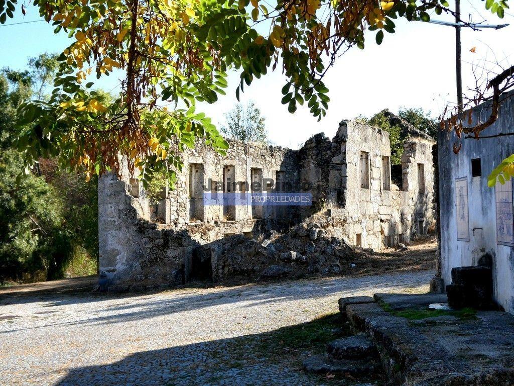 Ruína, ex-casa, 161m2, para restauro, Sabugal, Cró. Portugal, Guarda, Sabugal.
