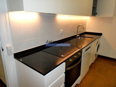 Apartamento T0 + 1, na Av. da República. Portugal, Porto, V. N. Gaia.