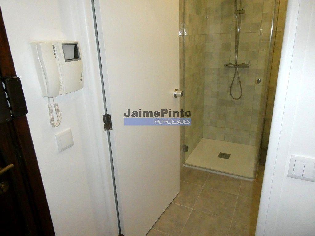 Apartamento T0 + 1, na Av. da República. Portugal, Porto, V. N. Gaia.