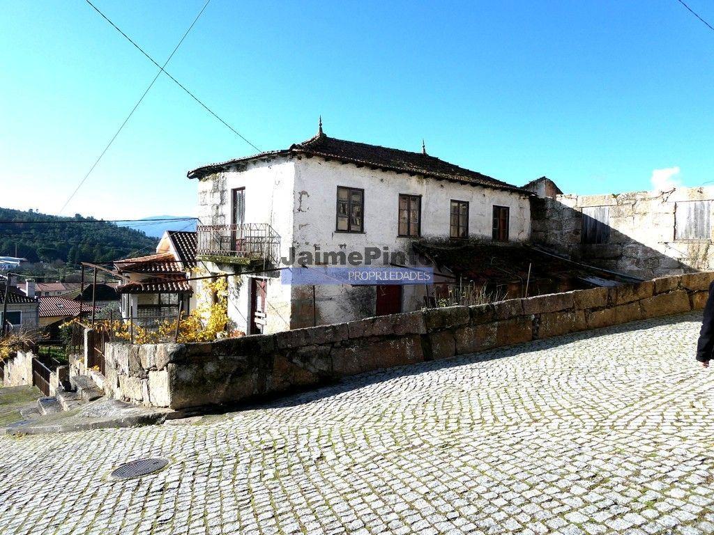 Casas em Ruína contiguadas na Zona Histórica de Vidago. Portugal, Chaves, Vidago.