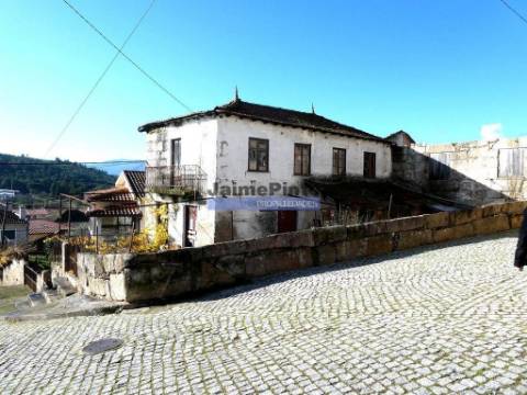 Casas em Ruína contiguadas na Zona Histórica de Vidago. Portugal, Chaves, Vidago.