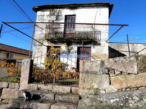 Casas em Ruína contiguadas na Zona Histórica de Vidago. Portugal, Chaves, Vidago.